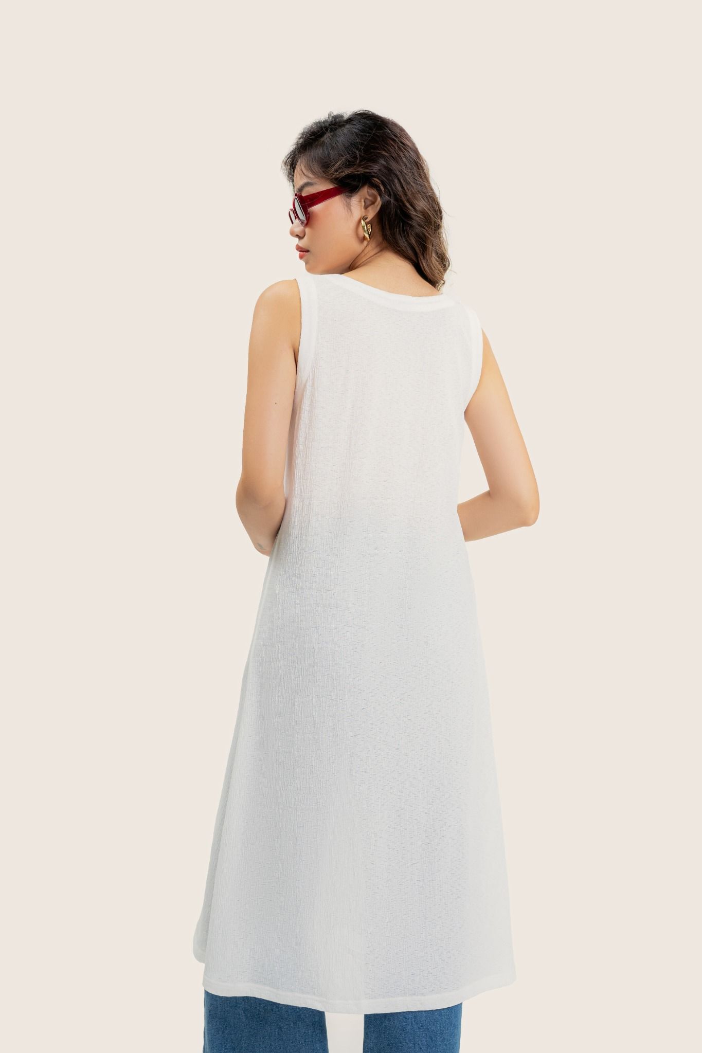  White V-neck Sleeveless Longline Top 