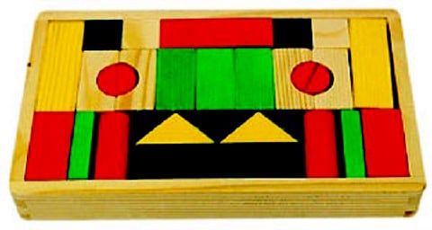 XK931 - Wooden box with 32 pieces 