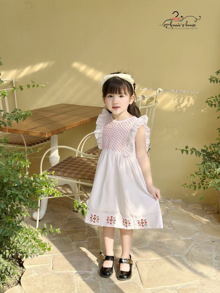  Đầm Tiểu Thư Thêu Gợn Sóng - Trắng 