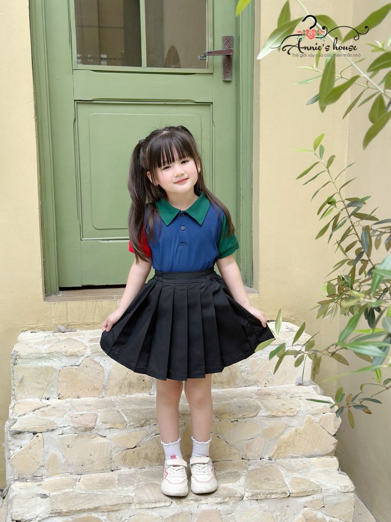  SET MILAN chân váy xếp li đen áo Polo phối màu 
