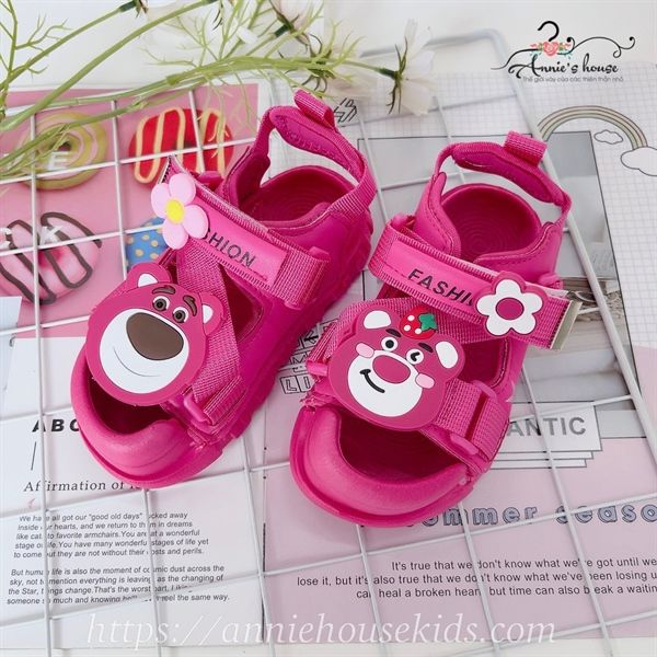  Giày sandal hồng gấu dâu 