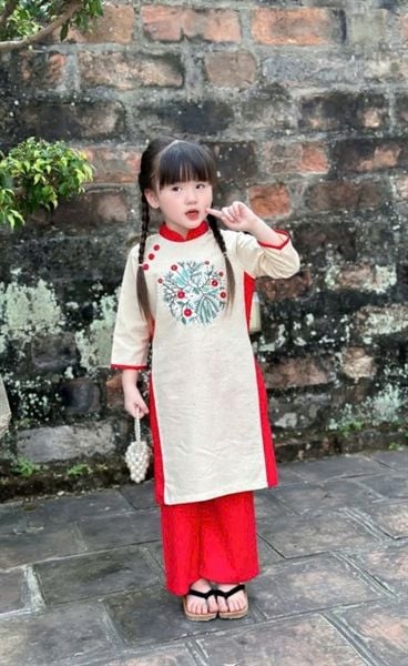  Áo dài thêu hoa quần đỏ- Trắng Kem 