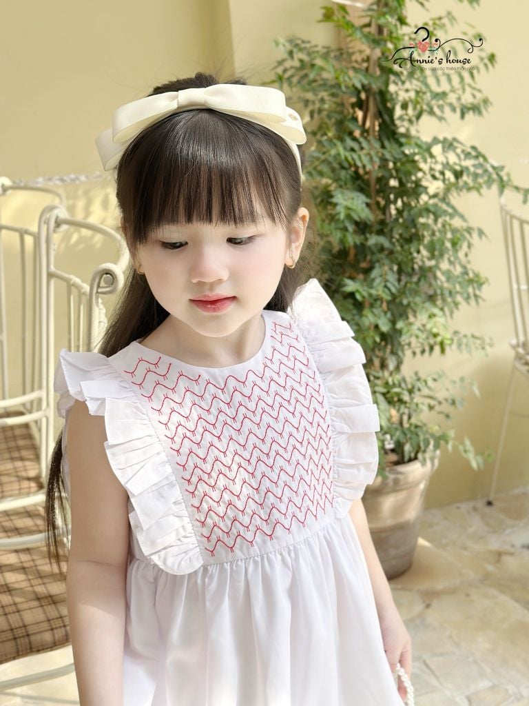  Đầm Tiểu Thư Thêu Gợn Sóng - Trắng 