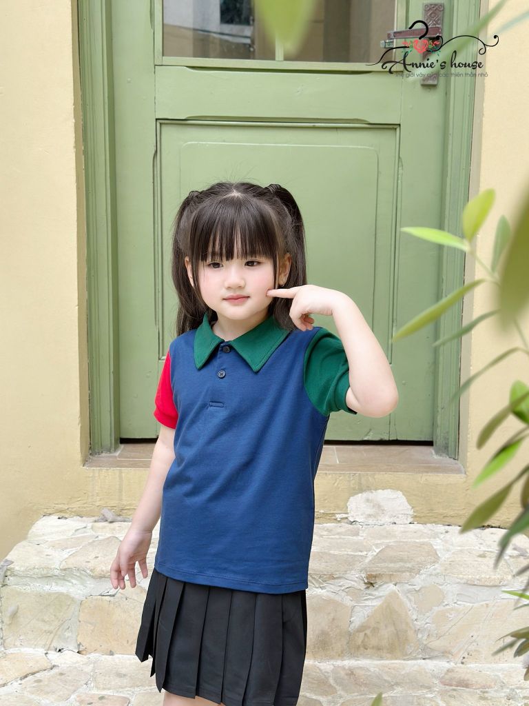  SET MILAN chân váy xếp li đen áo Polo phối màu 