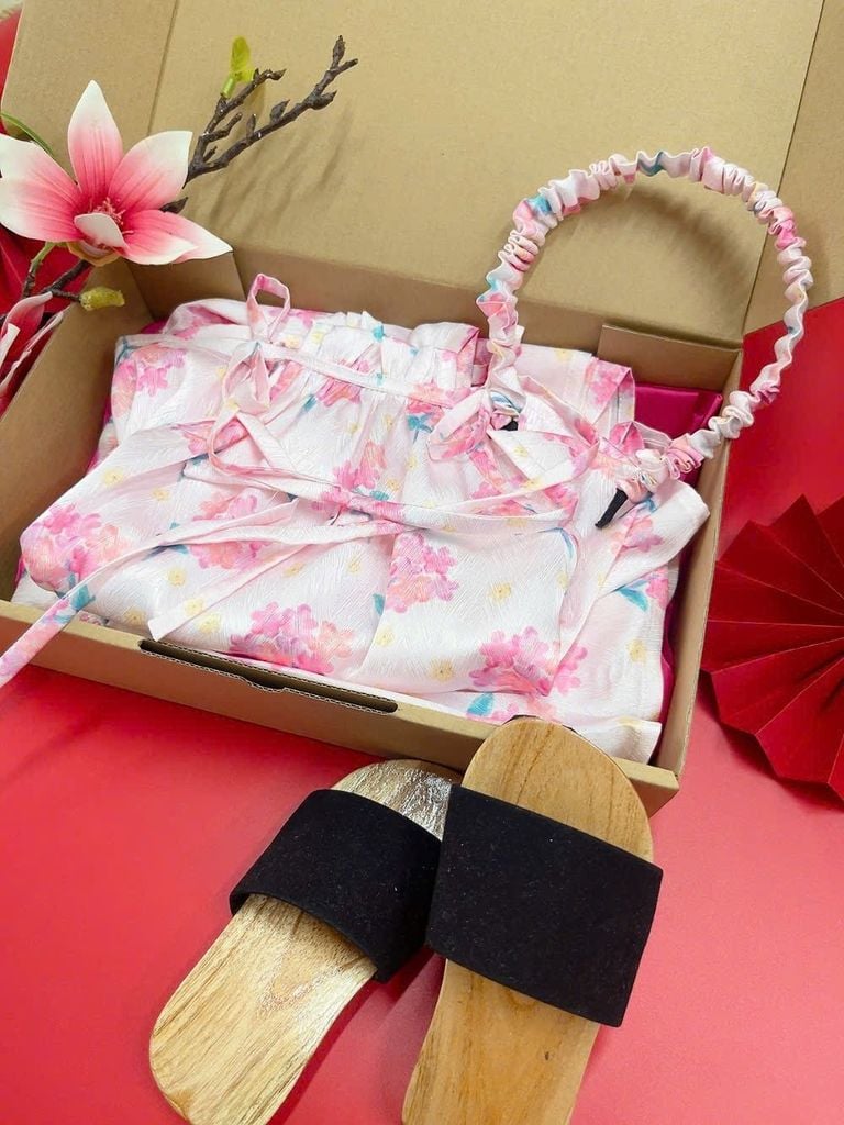  Set Yếm Nắng Xuân - Hoa Hồng 