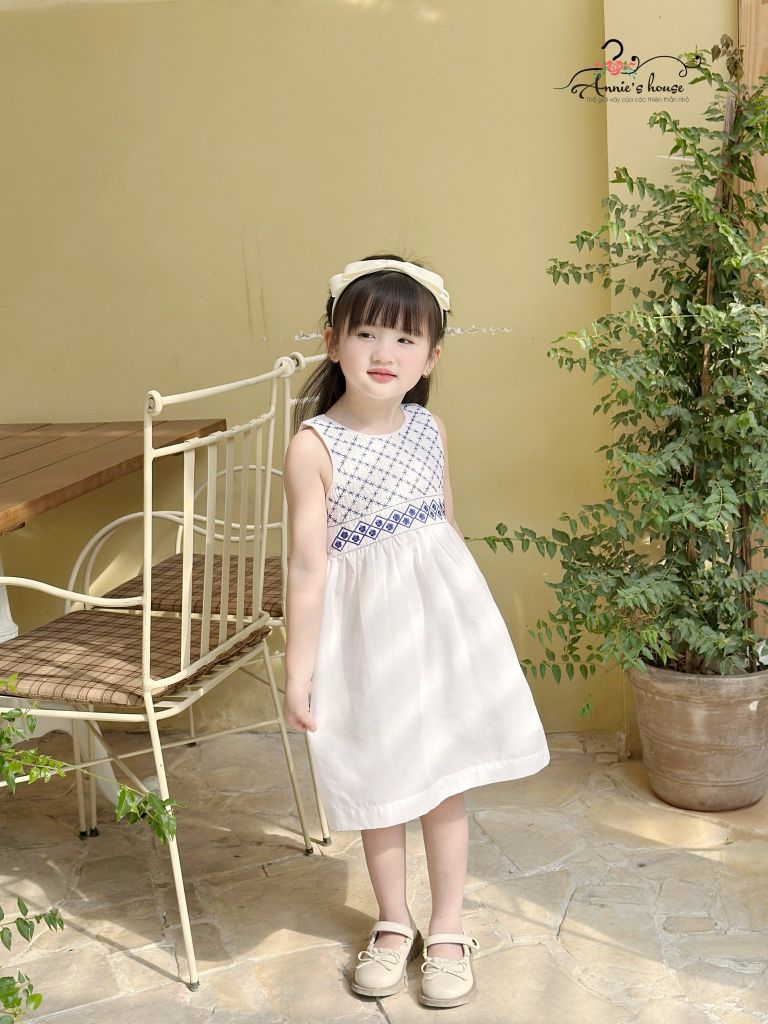  Đầm Thêu Kim Cương - Trắng 