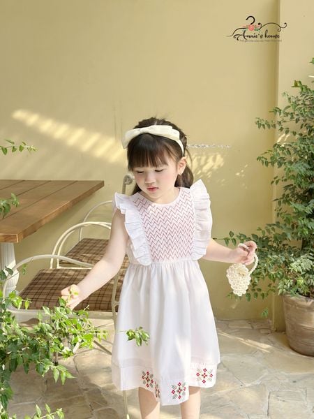  Đầm Tiểu Thư Thêu Gợn Sóng - Trắng 