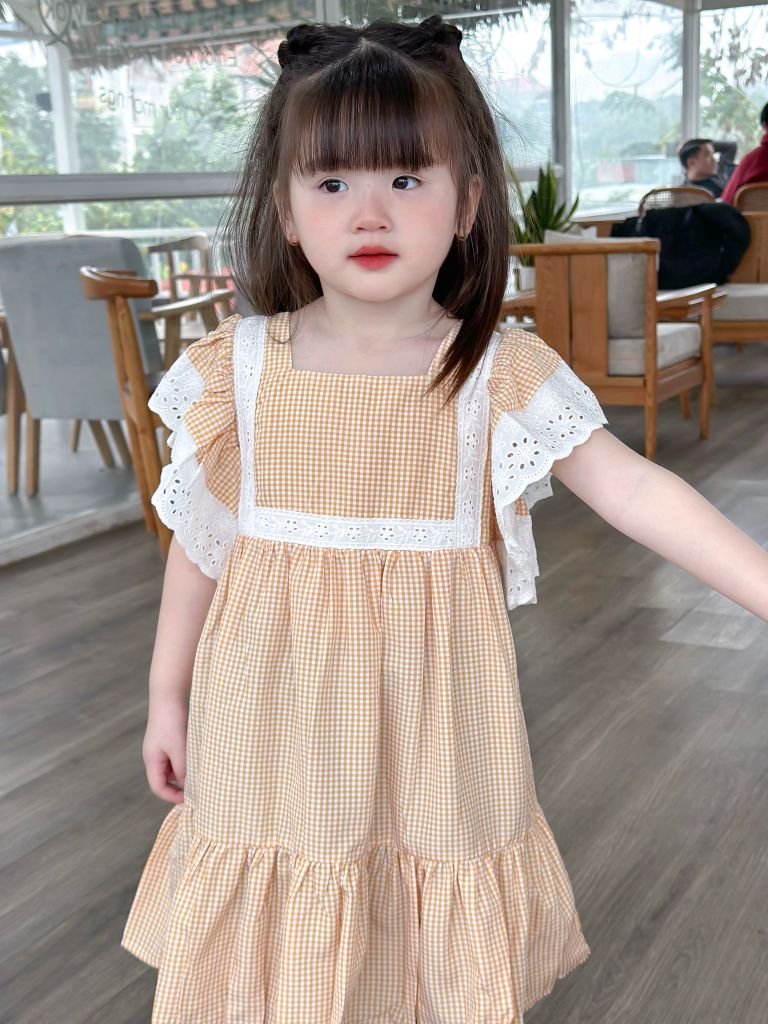  Đầm caro tay ren - vàng 