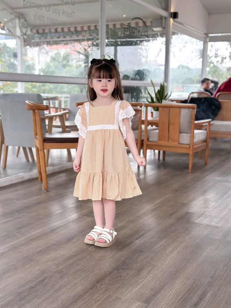  Đầm caro tay ren - vàng 