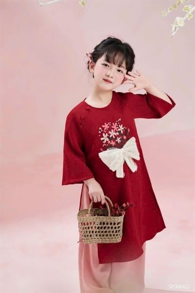  Áo dài đỏ thêu nơ kem 