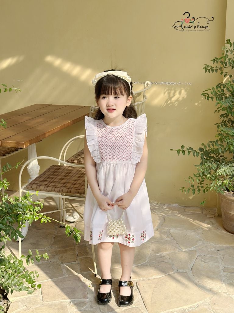  Đầm Tiểu Thư Thêu Gợn Sóng - Trắng 