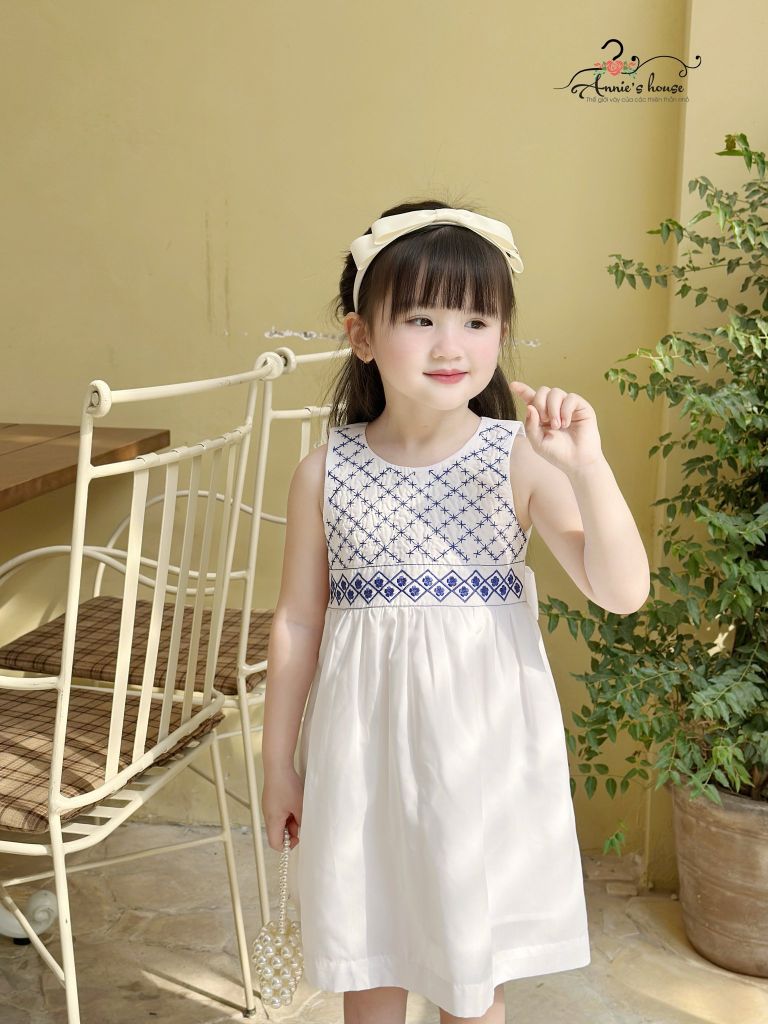  Đầm Thêu Kim Cương - Trắng 