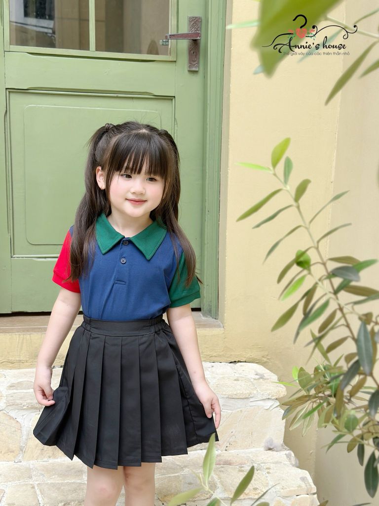  SET MILAN chân váy xếp li đen áo Polo phối màu 