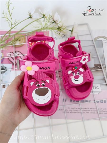  Giày sandal hồng gấu dâu 