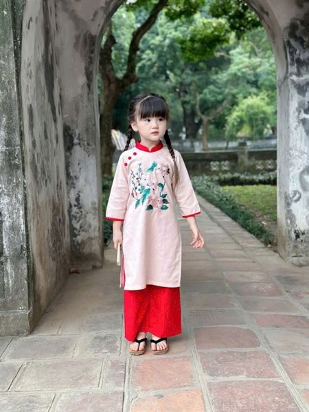  Áo dài thêu hoa quần đỏ- Trắng Kem 