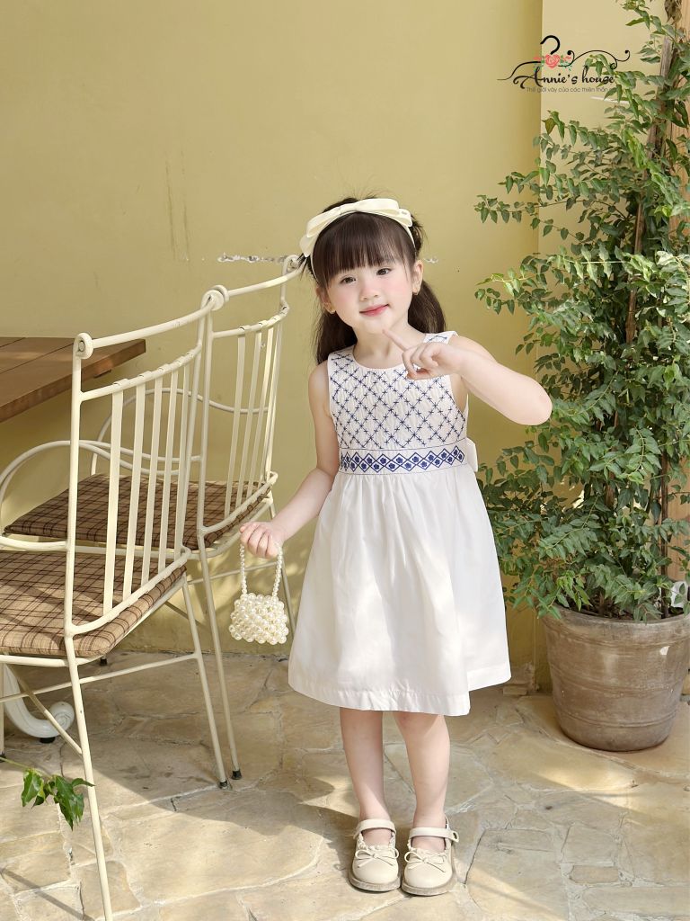  Đầm Thêu Kim Cương - Trắng 