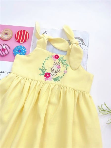  Đầm nơ vai thêu thỏ - Vàng 