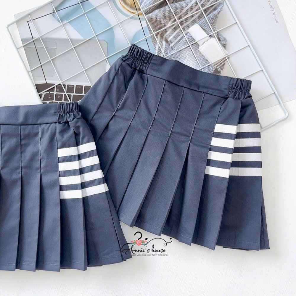  SET VICTORIA áo trắng phối chân váy xám viền năng động 