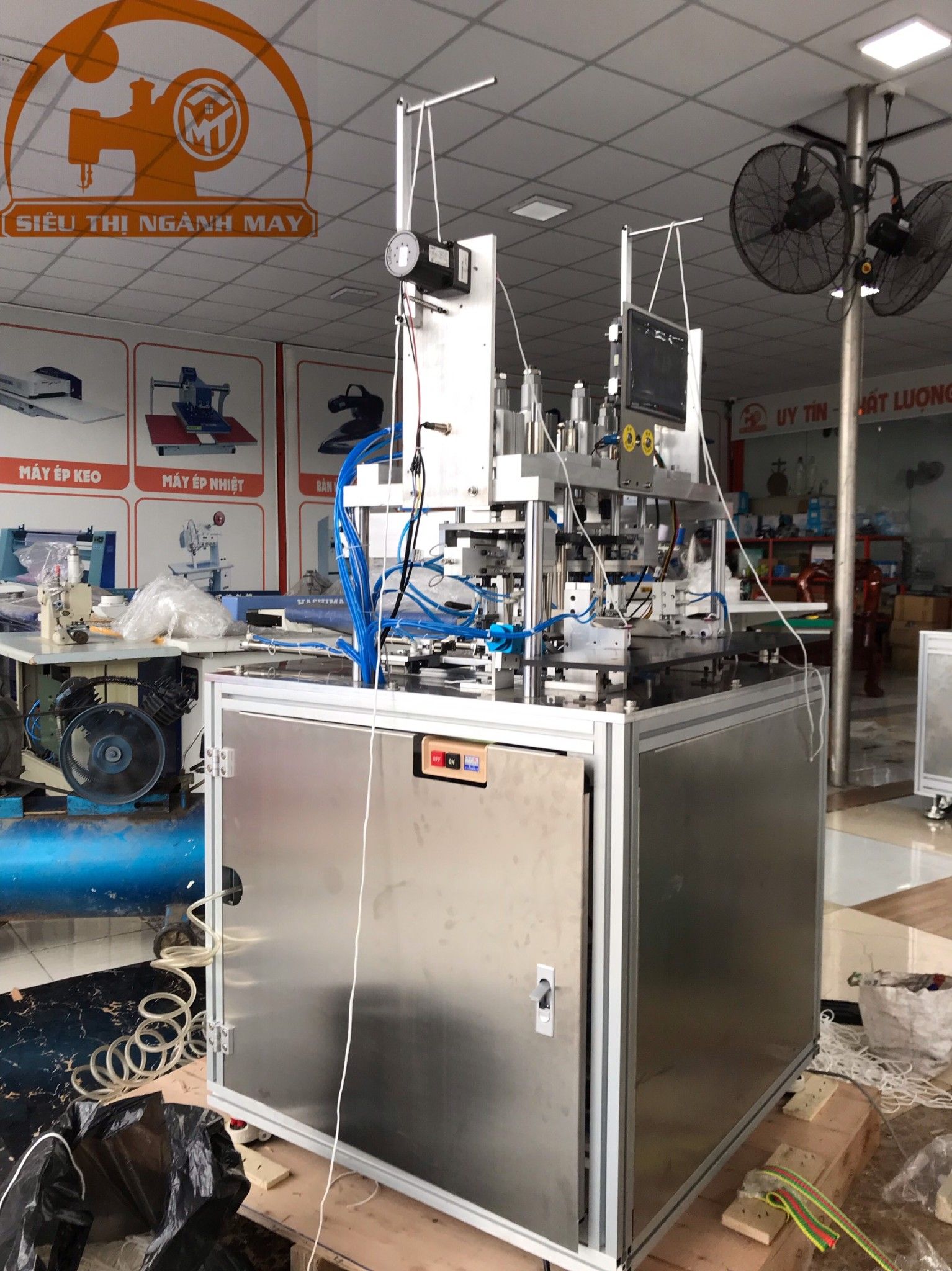 Máy hàn quai khẩu trang y tế 4 đầu bán tự động tốc độ cao