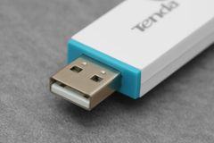 Thu USB Wifi 150Mbps Tenda U2 Trắng - Hàng chính hãng