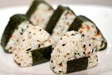 Lá Kim và Khuôn Tam Giác Làm Cơm Cuộn Kimbap Hàn Quốc 15G