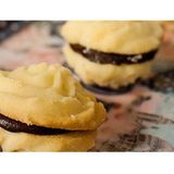 Bánh Quy Sando Vị Socola Crown 161 Gram - Nhập Khẩu Hàn Quốc