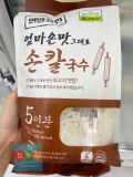 Sợi Mì Cắt Truyền Thống Chilkab Hàn Quốc Gói 800g / 칠갑농산) 면발장인 엄마손맛 손칼국수 800G