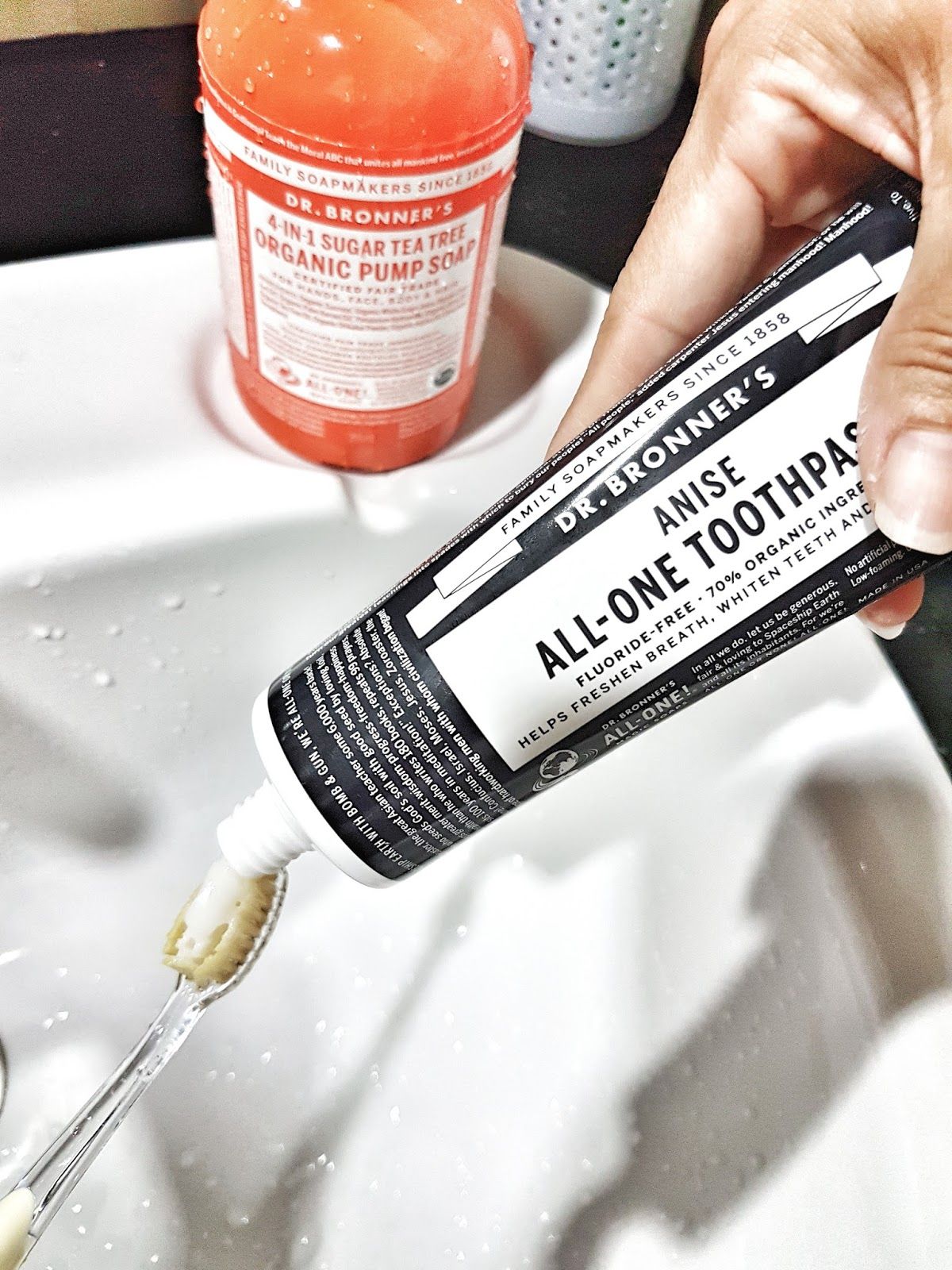  Kem Đánh Răng Hữu Cơ Dr Bronner's ALL ONE ANISE 140g 