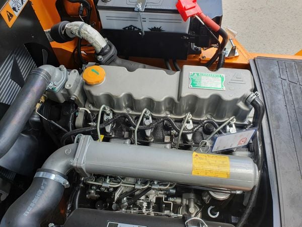 xe nâng dầu 2.5 tấn