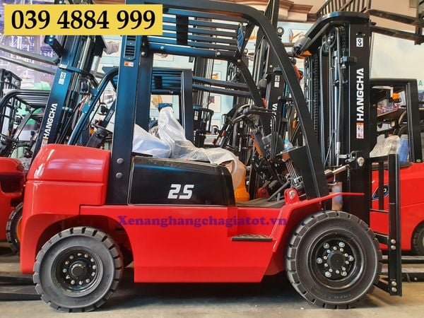  Xe Nâng Dầu 2.5 Tấn Mới 