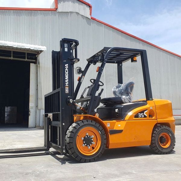 Xe nâng dầu 3.5 tấn