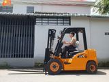  Xe Nâng Dầu 2.5 Tấn Mới 100% Cực Bền Bỉ || Giá Siêu Tốt || Bảo Hành 2 Năm 