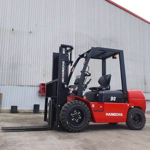 Xe nâng dầu 3 tấn