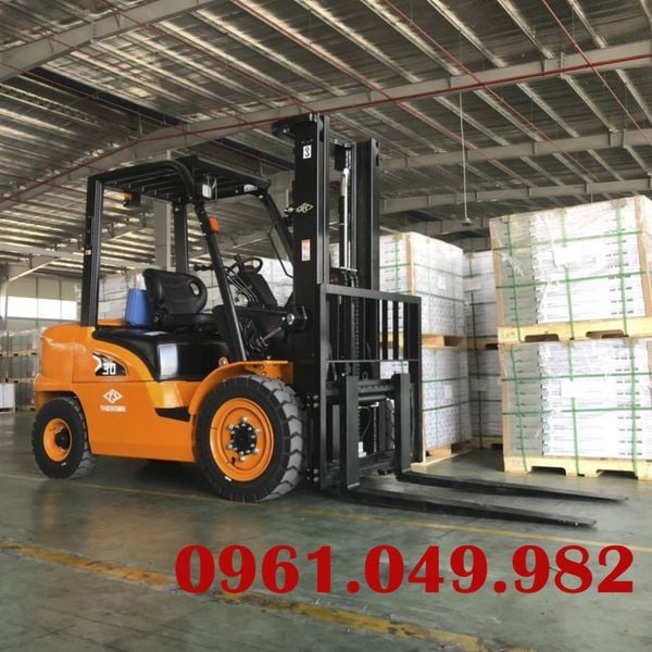 xe nâng dầu 3 tấn