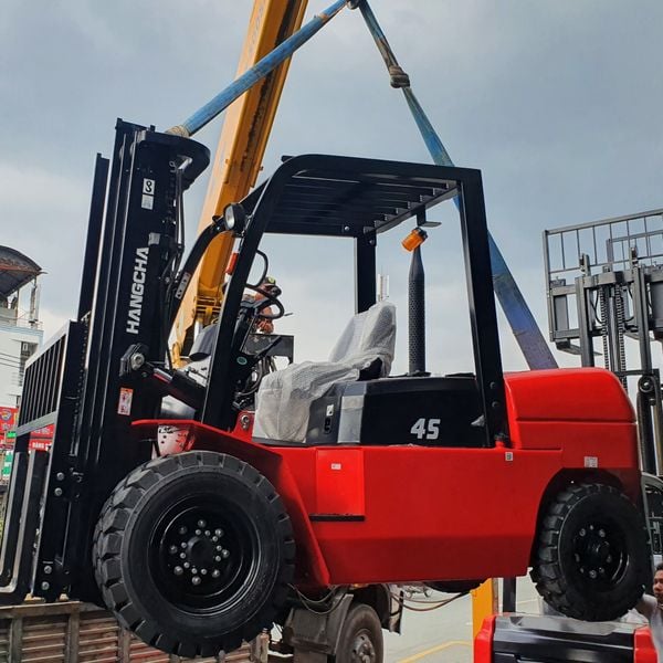 Xe nâng dầu 4.5 tấn Hangcha