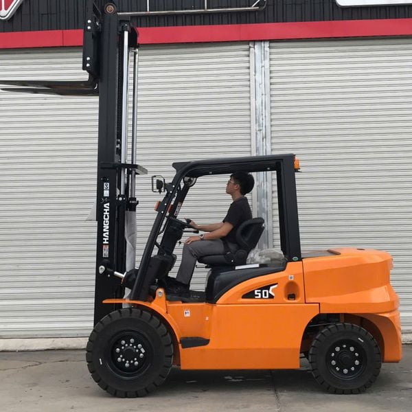 Xe nâng dầu 5 tấn Hangcha