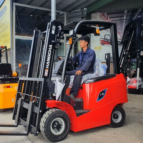 Xe nâng điện 1.5 tấn bình Acid