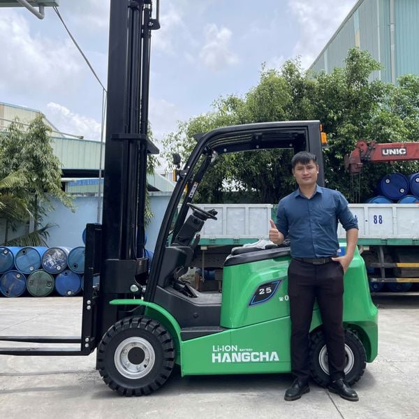 Xe nâng điện Lithium 2.5 tấn
