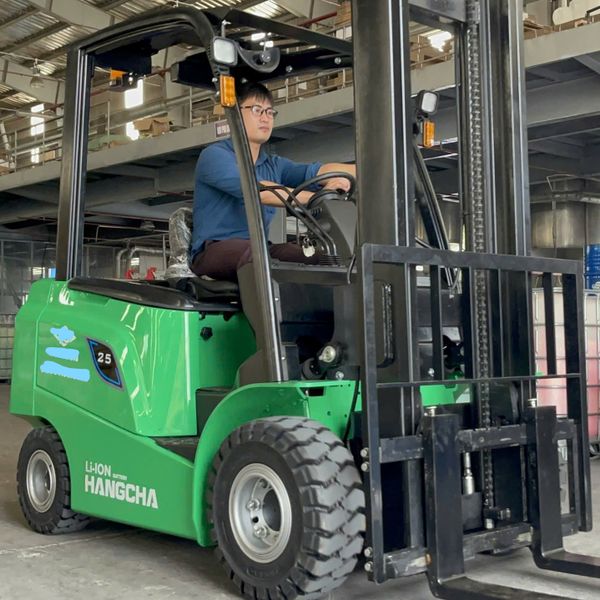 Xe nâng điện Lithium 2.5 tấn