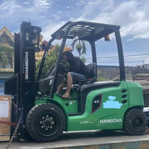 Xe nâng điện 4.5 tấn