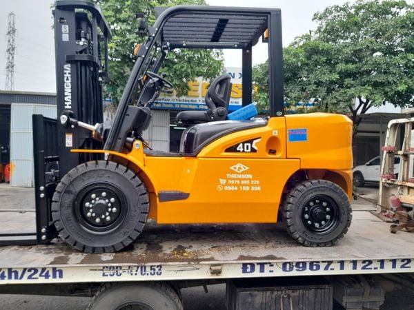  Xe Nâng Dầu 4 Tấn Mới 