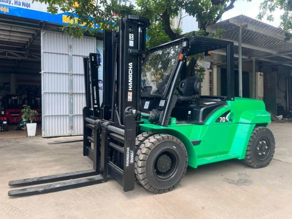  Xe Nâng Dầu 7 Tấn Mới 