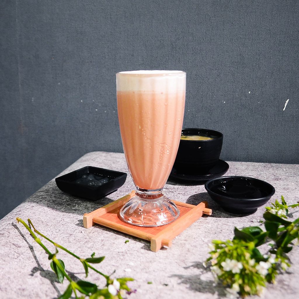  TRÀ SỮA HẠNH NHÂN NGỌC TRAI (Almond Milk Tea With Pearls) 