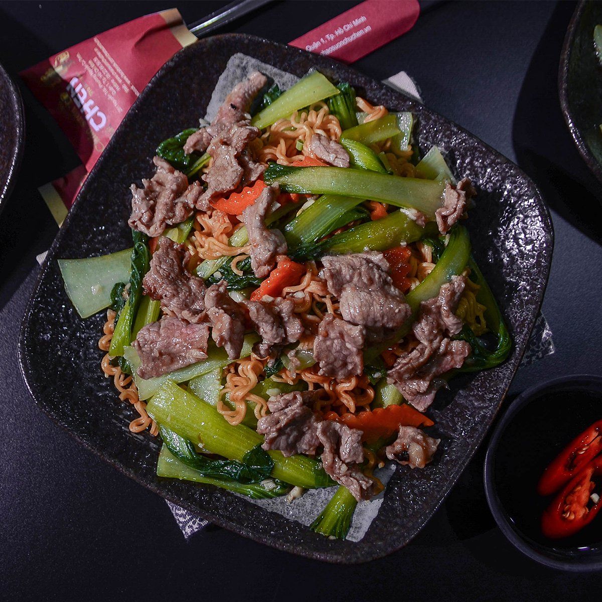  MÌ XÀO BÒ (Stir- Fried Egg Noodles With Beef & Vegetables) 