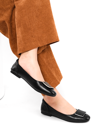 Giày bệt nữ da dê mũi tròn đính mặt kim loại hình thang