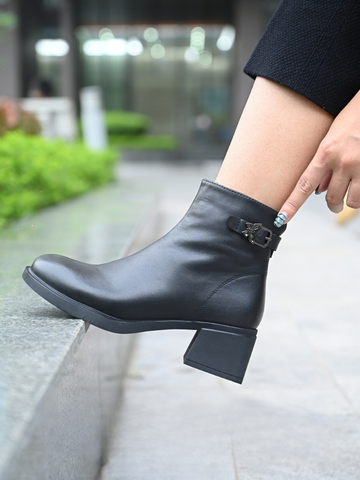 Boot nữ da dê 5cm mũi tròn cạnh charm bướm BUTTERFLY 238-1