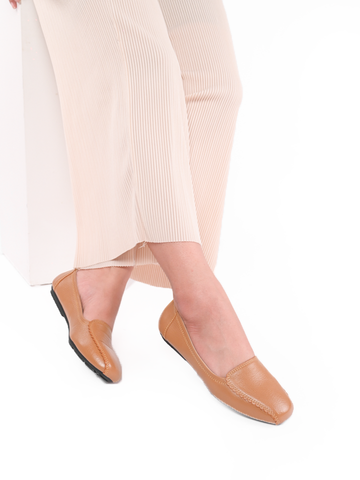 Giày bệt da thật đế bằng nữ mũi moca viền răng cưa 36TEAK220517