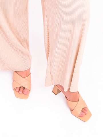 Guốc mũi vuông gót trụ 2 quai chéo trần chỉ