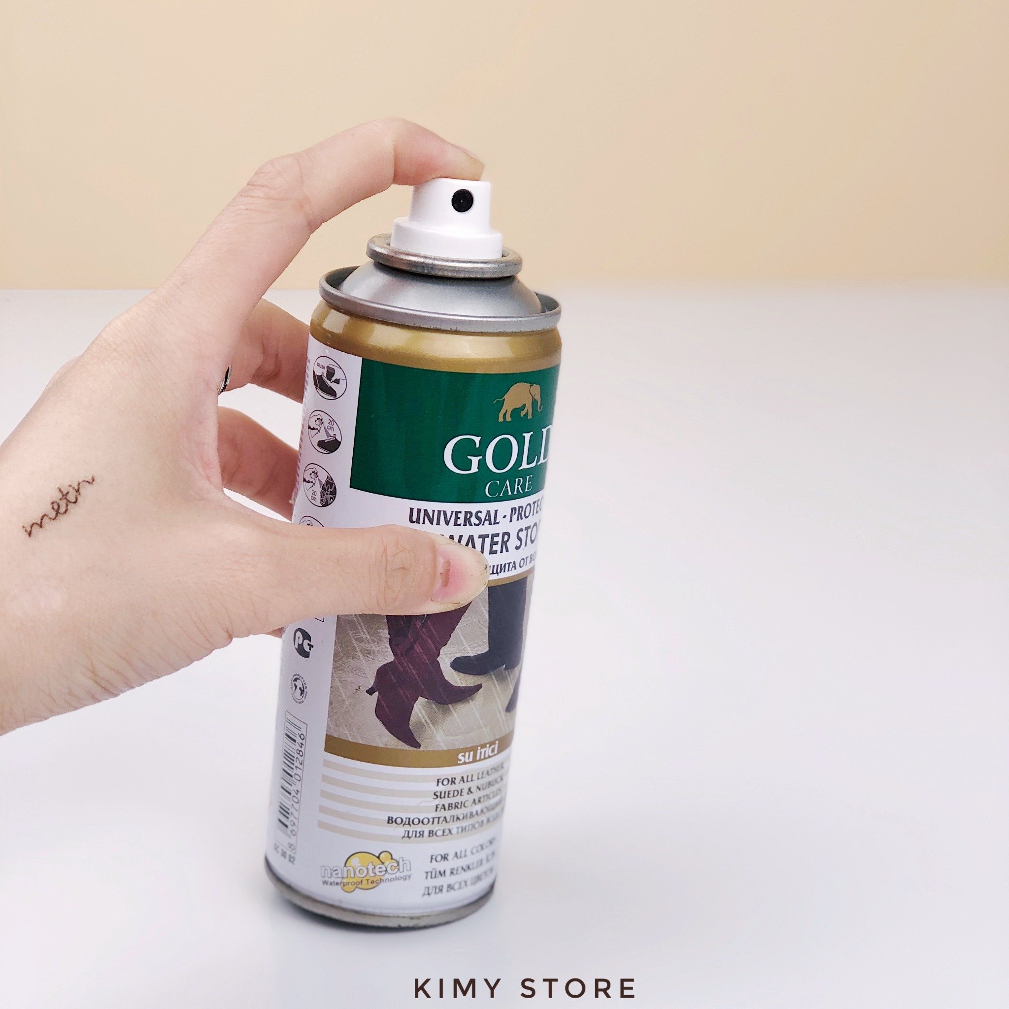 Hình ảnh Xịt chống thấm giày Goldcare - Bảo vệ giày khi tiếp xúc với nước-Hàng nhập khẩu từ Thổ Nhĩ Kì Hình ảnh Xịt chống thấm giày Goldcare - Bảo vệ giày khi tiếp xúc với nước-Hàng nhập khẩu từ Thổ Nhĩ Kì