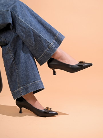 Giày da dê 6cm mũi nhọn nơ khuy chữ D vàng AN6917